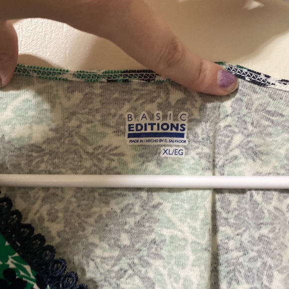 Basic Editions Top - Picture 3 of 4